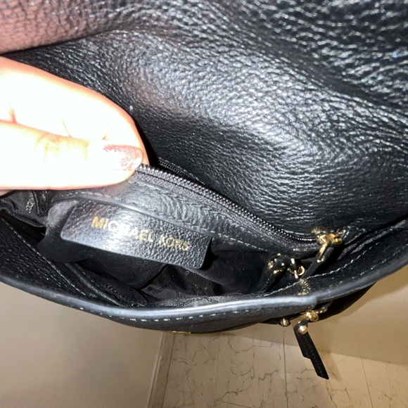 MICHAEL KORS Evie Medium Pebbled Leather Shoulder Bag - Picture 7 of 10